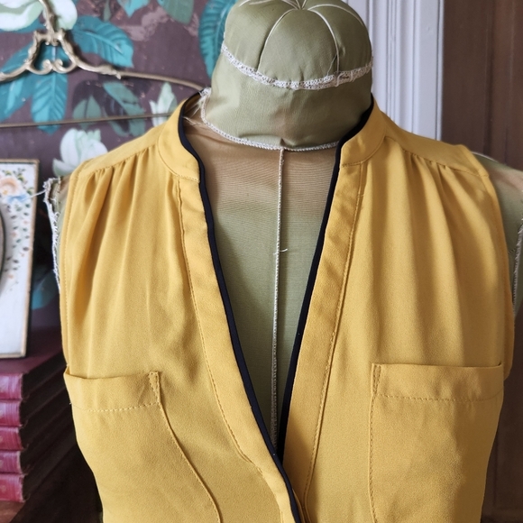 H&M Pullover Shell Top 4 - Picture 2 of 12